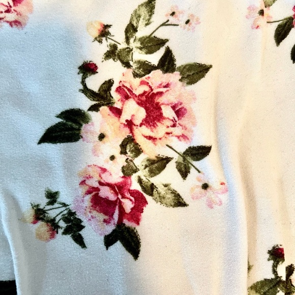 Floral scrunched long sleeve top by love streak size medium - Picture 3 of 6